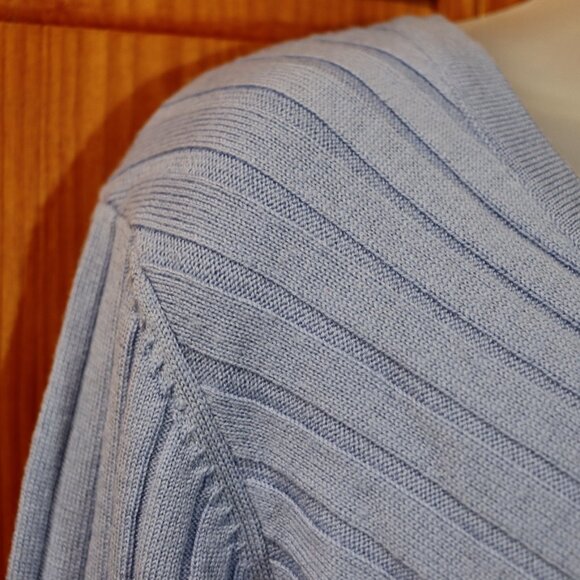 Banana Republic Light Blue Italian Merino Wool V-Neck Pullover Sweater Large - Picture 6 of 12